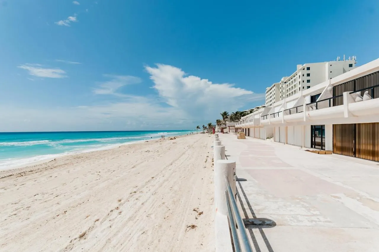 Hotelzone L20 Beach Access location